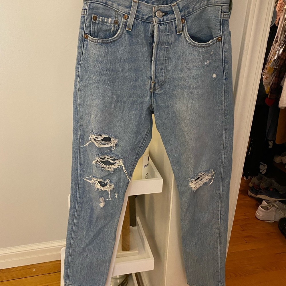High wasted levi ripped jeans